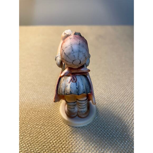 Goebel Hummel “Wash Day” 321 Porcelain Figurine, 3 1/2”Tall in Box, Tmk 6 - Picture 4 of 6